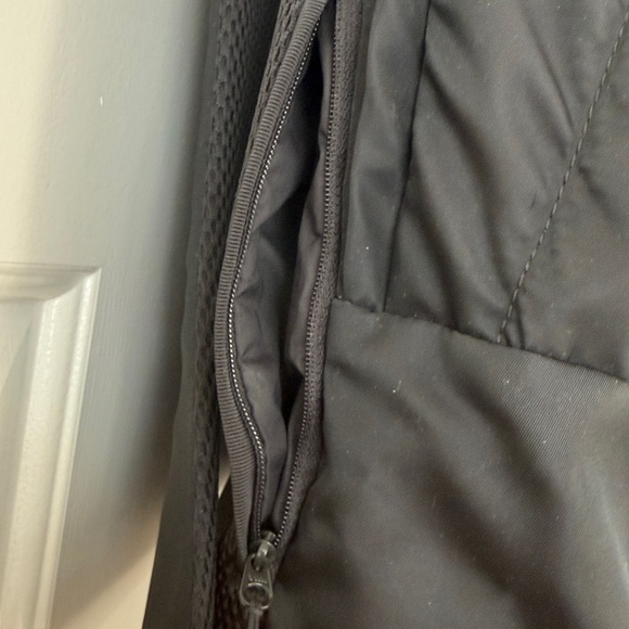Lululemon Everywhere Backpack in 17L in Black - Picture 14 of 17